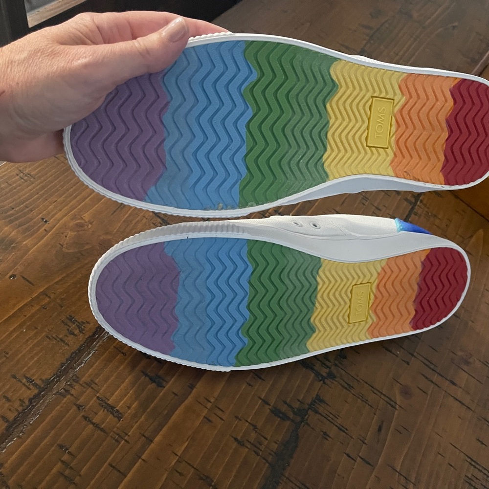 Tom’s Baja Unity Rainbow Men’s Size 9.5 Canvas Shoes - Stylish and Sustainable! - Picture 3 of 6